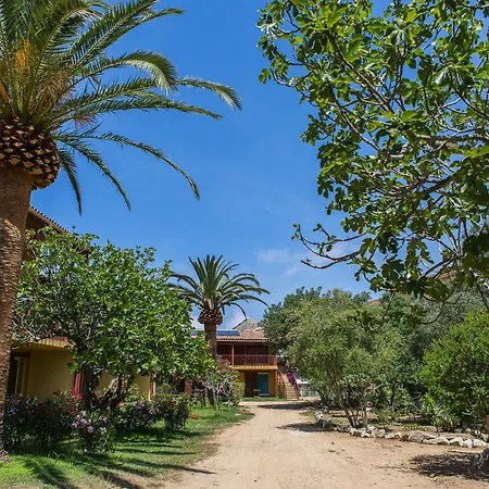Apart-hotel Casa Vecchia + Calvi (Corsica)