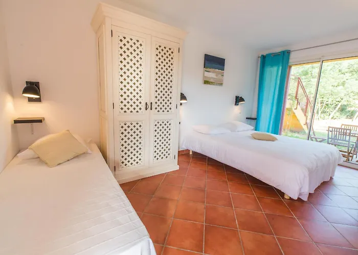 Casa Vecchia Rooms + Apartments 2*